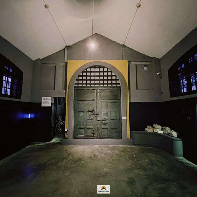  Hoa Lo Prison Museum