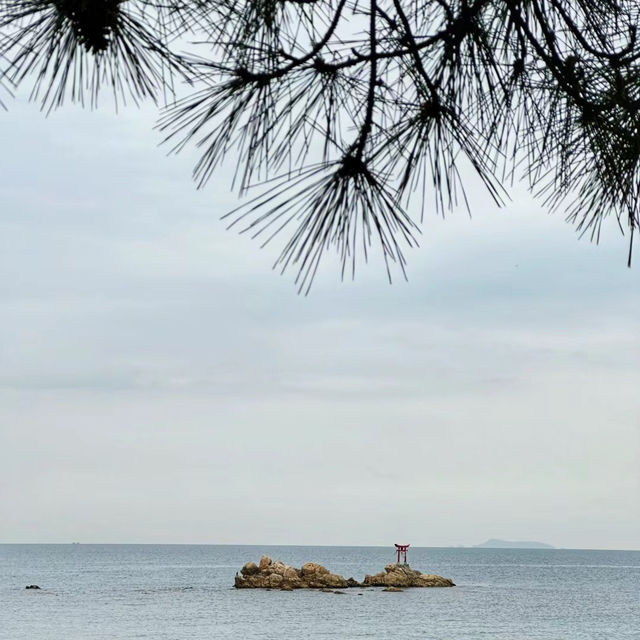 「須磨海水浴場：夕陽美景、赭紅鳥居，感受大自然的威能」