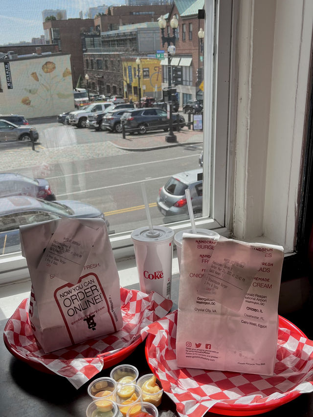 대통령도 즐겨먹었다는 버거 맛집 ‘굿 스터프 이터리'🇺🇸