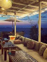 The Lunar Beach House คาเฟ่ริมผา - ชลบุรี