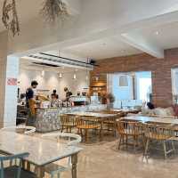 THE SUMMER HOUSE | คาเฟ่ริมน้ำ สไตล์ฟิวชั่น
