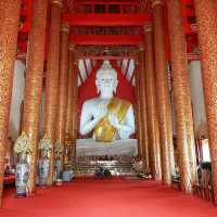 กราบสักการะพระศรีสัพพัญญู ณ วัดขัวแคร่