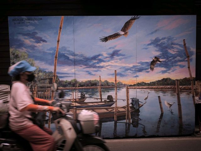 ตลาดชุมชนขนมแปลกริมของหนองบัว จันทบุรี