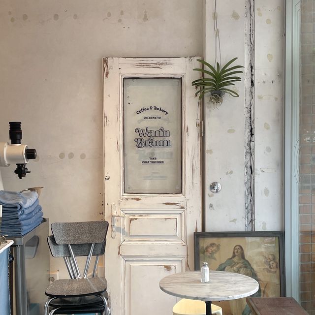 通るたびに気になってたソンスにあるカフェwarmbraun.bakerycafe ☕️🤍