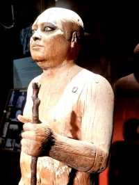 STEPPING INTO A WORLD OF PHARAOHS
