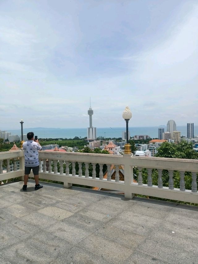 ไหว้พระใหญ่ เขาพระตำหนัก
