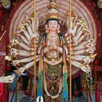 ไหว้พระขอพร รดน้ำมนต์สระน้ไศักดิ์สิทธิ์