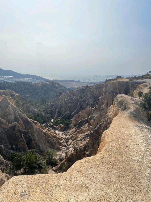  【打卡位】屯門輕鬆行山遊：走進迷你大峽谷菠蘿山