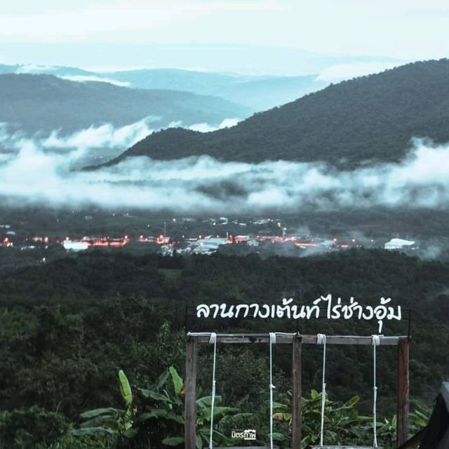ลานกางเต็นท์วิวเมืองด่านซ้าย ไร่ช่างอุ้ม จ.เลย