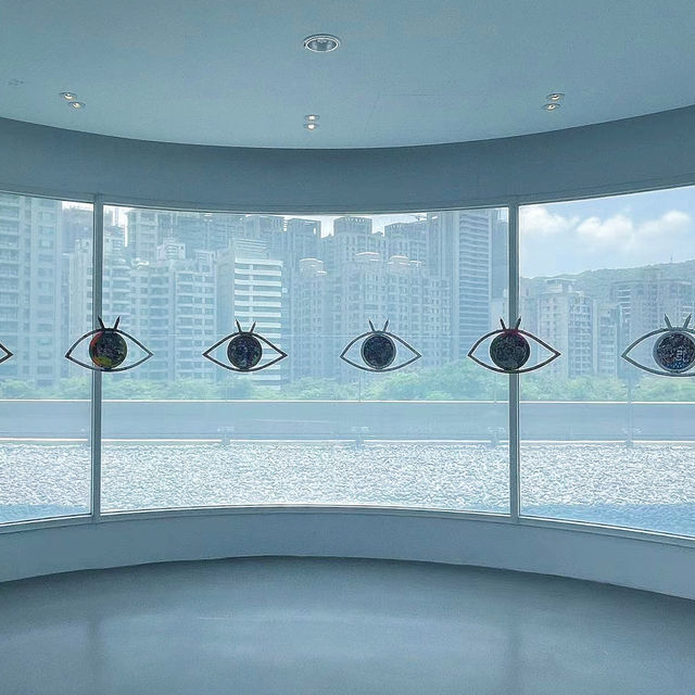 台灣高雄景點「高雄市立美術館」