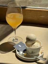 東京観光でご褒美スイーツ🍨 変わり種アイスをペアリングワインと共に…🍷