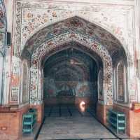 THE ICONIC AND HISTORIC MOSQUE.