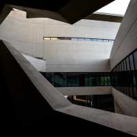 深圳市當代藝術與城市規劃館：城市與藝術的完美交融 🎨🏙️