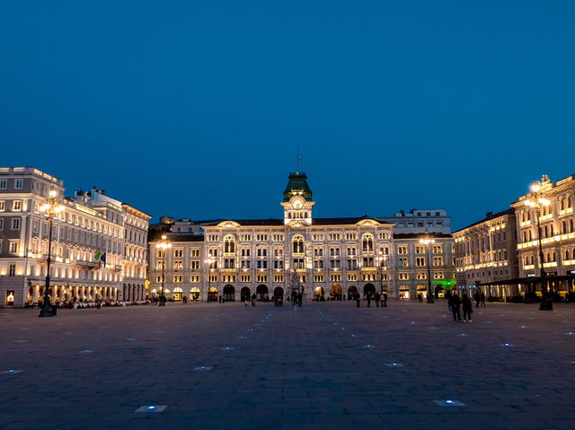 Unity of Italy Square의 야경..