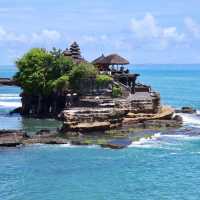 Ocean’s Embrace: A Visit to Bali’s Iconic Tanah Lot Temple 