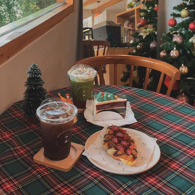 𝘓𝘰𝘢𝘥𝘪𝘯𝘨 𝘊𝘢𝘧𝘧𝘦𝘪𝘯𝘦 🎅🏻🧣🎄