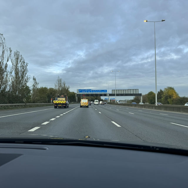Holiday Inn Express London Heathrow T4 Room Tour 🇬🇧 