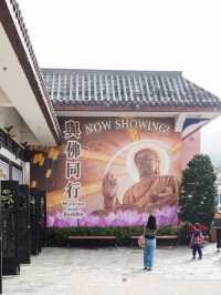 เดินถ่ายรูปที่ Ngong Ping Village 