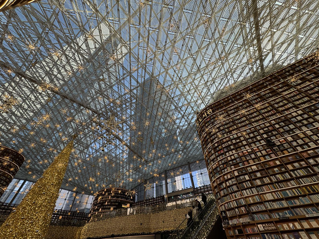 🌟 探索首爾的浪漫之旅：星空圖書館一日遊 📚✨