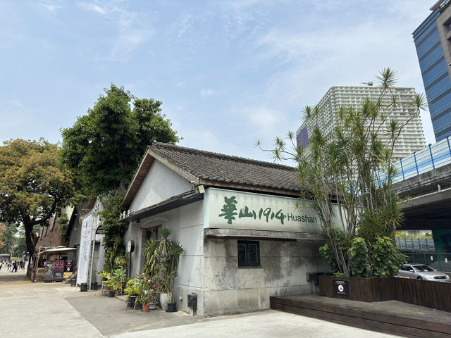 探索華山文創園區：藝術氣息之旅 🌟