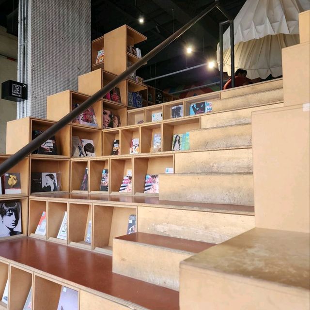 BookXcess RexKL ร้านหนังสือสุดชิคของสายถ่ายรูป