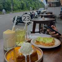 Kanya Nomsod: A Cozy Street-Side Cafe in Hatyai
