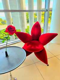 【花の香りと海の風が織りなす、最上級のくつろぎ】