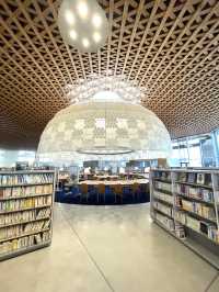 岐阜に来たらここ！スタバのある日本一美しい図書館