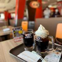 ☾︎沖縄☽︎ アメリカンな巨大看板が可愛すぎるバーガーショップ
