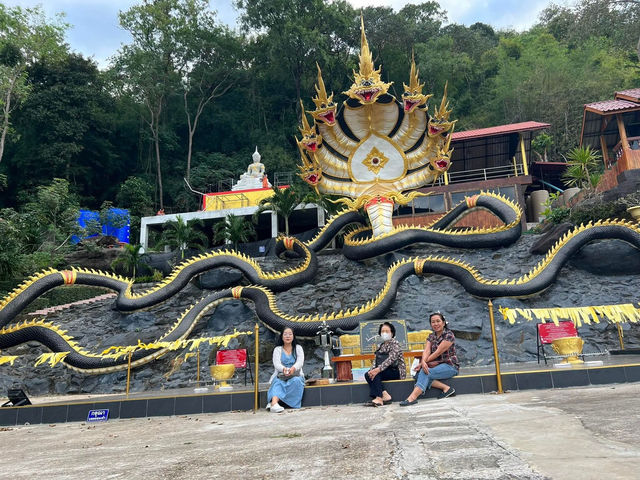 พญานาคมุจลินท์นาคราช วัดถ้ำแสงทิพย์