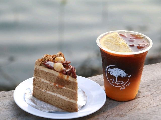 คาเฟ่ริมน้ำ Leisure cafe'n bar 