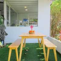 Makok House Cafe & Bar