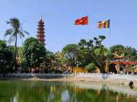 河內西湖上的鎮國古寺 