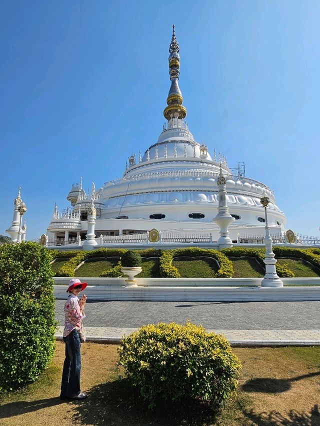 วัดแสงธรรม   วังเขาเขียว
