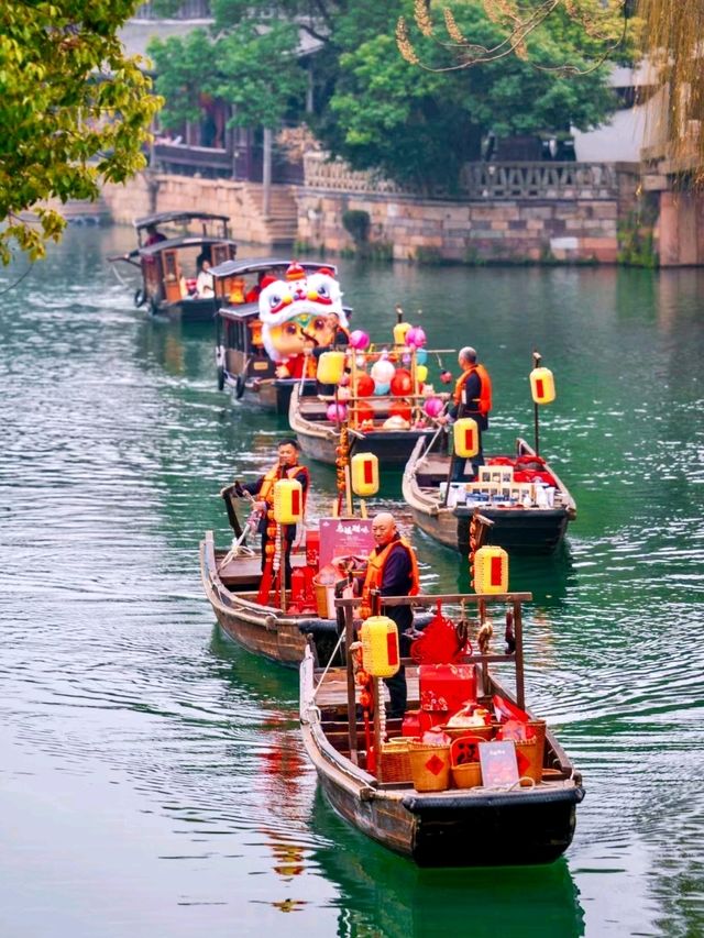 Waterside Market: A Bustling Scene Waterside Market: A Bustling Scene