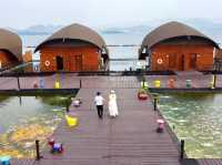 นอนแพริมน้ำแบบ luxury ในเขื่อนศรีนครินทร์