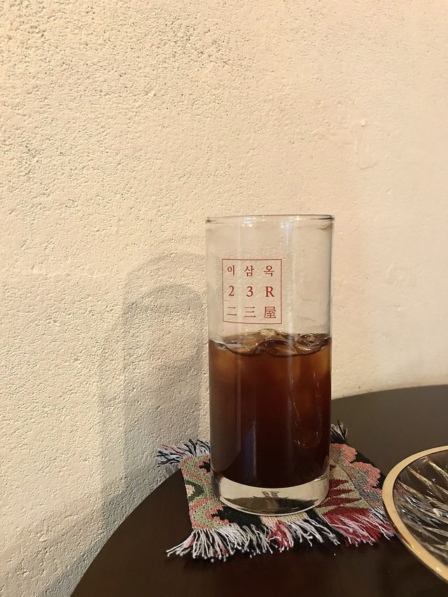 평리단길에 위치한 레트로 감성의 루프탑 카페