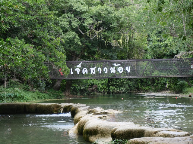 เที่ยวคลายร้อนที่อุทยานแห่งชาติน้ำตกเจ็ดสาวน้อย🌿🪨