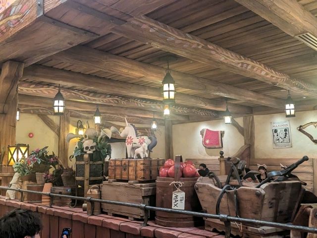【ファンタジースプリングス】ラプンツェルの荒くれ者たちが集うレストラン！