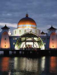 📍Melaka Straits Mosque is here! It's seriously photo-worthy!