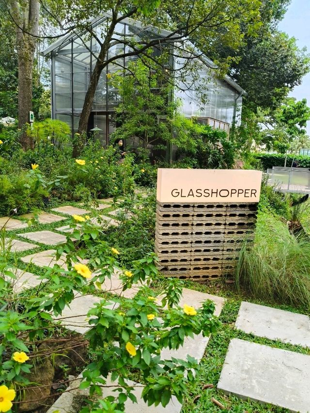 Glasshopper Café: A Fresh Buzz in Putrajaya’s Food Scene!"** 🐝🍽️  