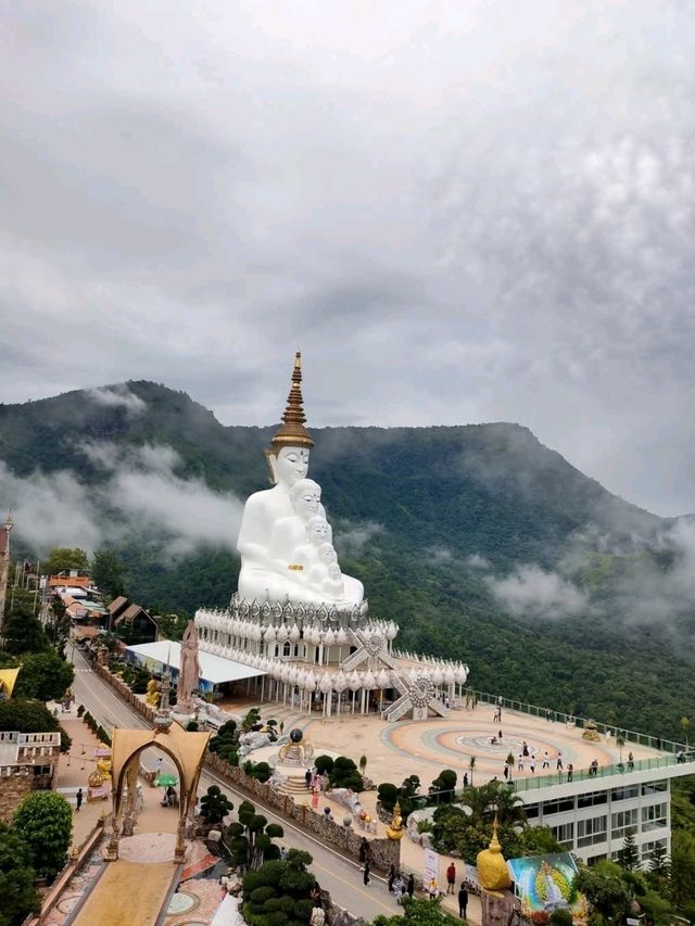 วัดพระธาตุผาซ่อนแก้ว จังหวัดเพชรบูรณ์