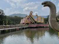 วัดน้ำตกธรรมรส : ความสวยงามของโบสถ์กลางน้ำสีชมพู