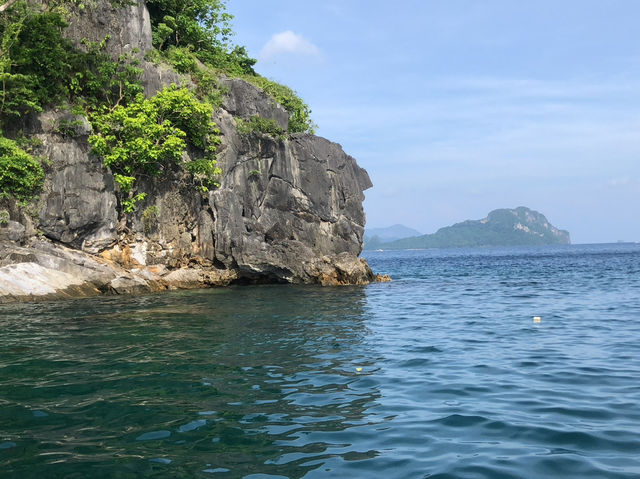 Seven Commandos Beach｜愛妮島的熱帶天堂，白沙、椰林與碧海的完美交織