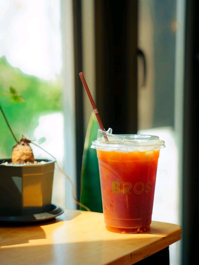 BROS CAFE ของดีชลบุรี เค้กเด็ดมาก ต้องมาโดน