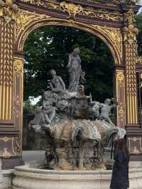 Glowing in Gold - the Golden Jewel Gates
