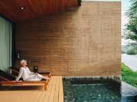 ไปพักผ่อน Pool Villa ริมแม่น้ำแควน้อยกันไหม?