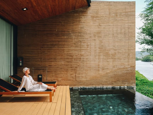 ไปพักผ่อน Pool Villa ริมแม่น้ำแควน้อยกันไหม?