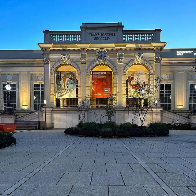 🏛️ *Imperial Grandeur at Maria-Theresien-Platz: Vienna’s Museum Quarter Jewel✨🇦🇹