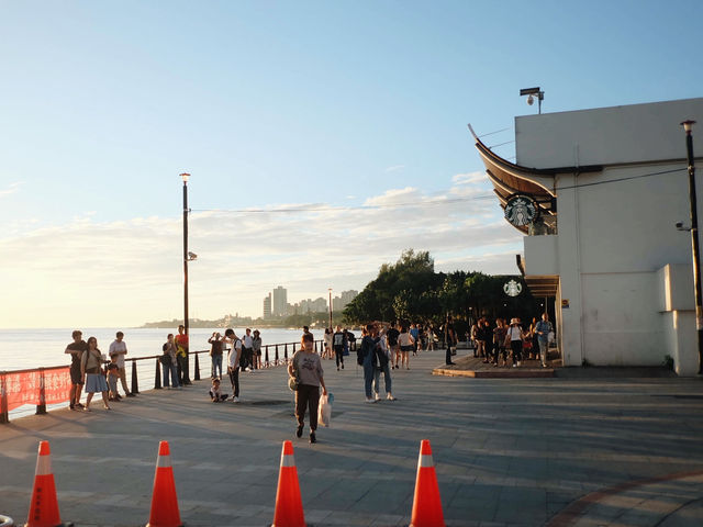 Strolling Along Tamsui Youchekou Boardwalk